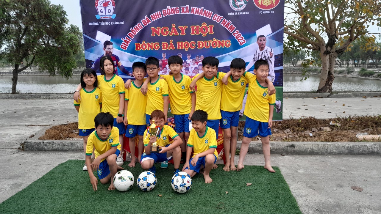 Lớp huấn luyện bóng đá nhi đồng Khánh Cư hè 2023