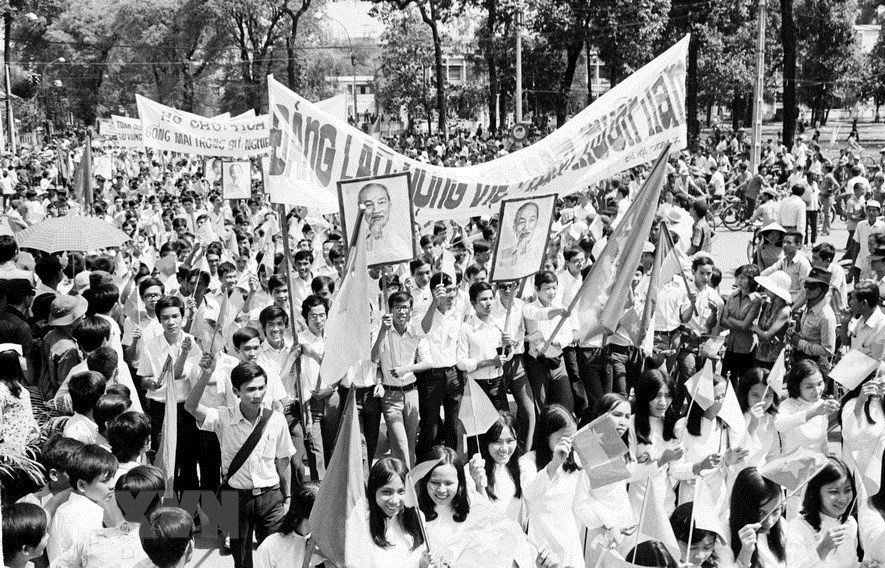 Tuyên truyền kỷ niệm 49 năm Ngày giải phóng Miền Nam, thống nhất đất nước ( 30/4/1975 - 30/4/2024 ) và 138 năm ngày Quốc tế lao động ( 01/5/1886 - 01/5/2024 )